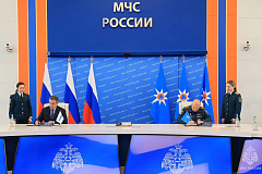Глава МЧС России Александр Куренков и председатель правления СИБУР Михаил Карисалов подписали соглашение о сотрудничестве.