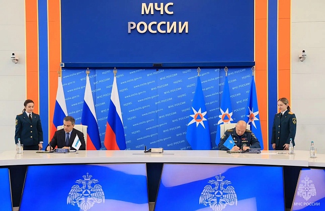 Глава МЧС России Александр Куренков и председатель правления СИБУР Михаил Карисалов подписали соглашение о сотрудничестве.