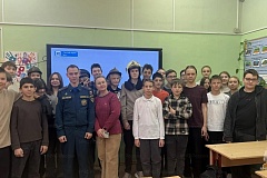 В рамках всероссийского проекта «Разговоры о важном» для учащихся 8 класса школы № 1352 состоялась встреча с представителем столичного Главка МЧС России.