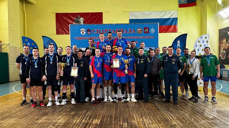 В Москве в рамках Спартакиады территориального пожарно-спасательного гарнизона столицы прошли соревнования по волейболу.